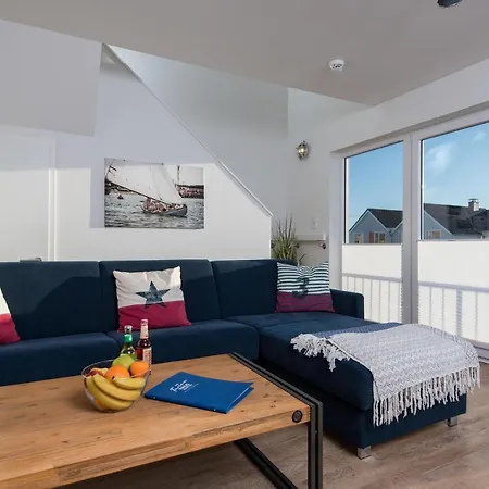 Newport Apartment *