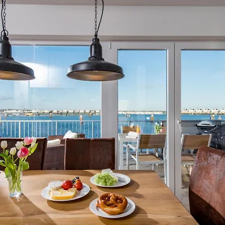 Newport Apartment *